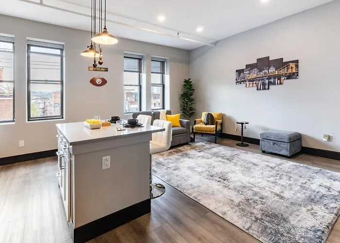 South Side Retreat - Elevator And Wifi - Sleeps 4