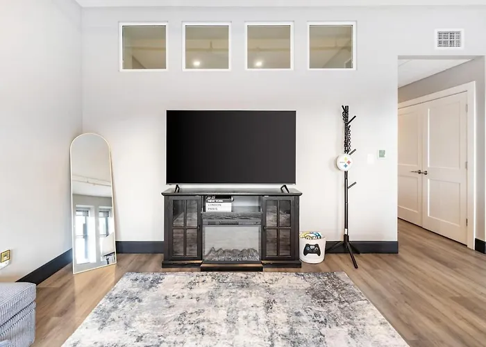 Holiday home South Side Retreat - Elevator And Wifi - Sleeps 4 Pittsburgh