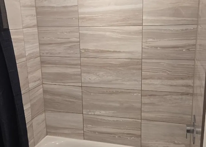 Holiday home South Side Retreat - Elevator And Wifi - Sleeps 4 *
