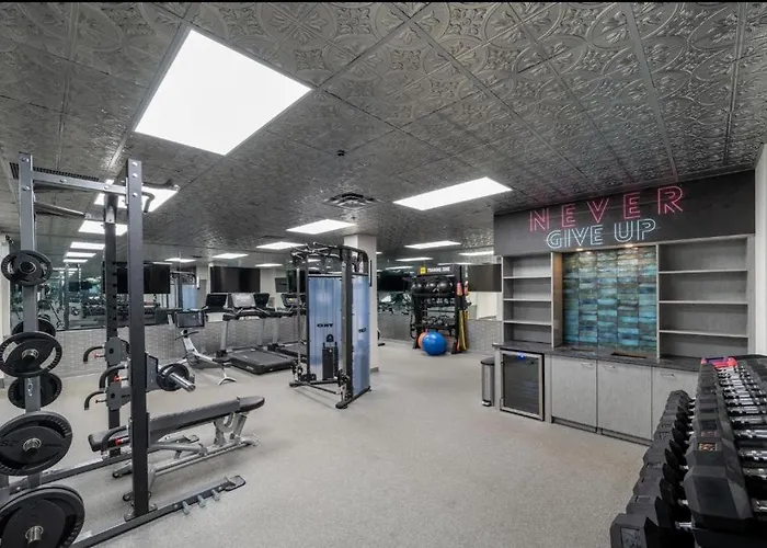South Side Retreat - Elevator And Wifi - Sleeps 4